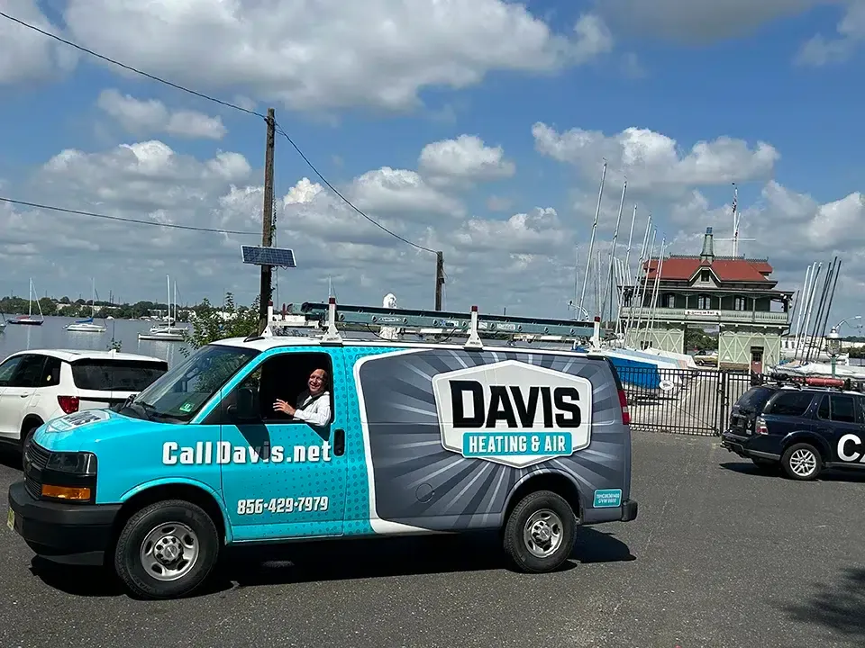 Davis Heating & Air truck in Riverton.
